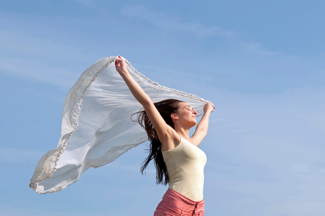 Scarves for Summer: How to Wear Them Without Overheating